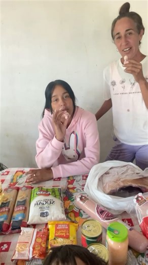 Melanye Sánchez on Instagram: "Hoy recibimos este combo de Mortal Kombo, una empresa radicada en Playa Santa Lucía que ofrece servicio a domicilio en Nuevitas, Camalote, San Miguel y zonas aledañas. 📦 Combos completos 🚚 Servicio a domicilio 📍 Playa Santa Lucía Síganlos en Instagram 👉 @mortal_kombosfood (En su perfil está el link a su web) #reel #viral #videos #camagueyanos #camaguey #fyp #reeel #instagram"