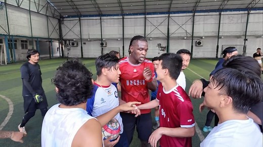 Dona Thapa Magar on Instagram: "Chatar Chatar Gang Sanga Futsal Ma Lafada Paryo Durgesh Thapa Ko Team Le Jhella Garera 😏 Full Vlog In My Youtube Channel Link On My Bio Too 🙏🏾"