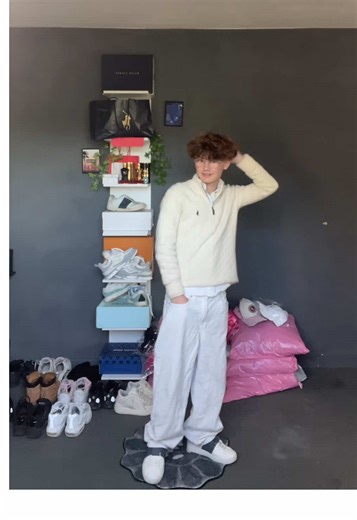 Vidéos de Noann (@noann.03) avec shape of you - Galuh