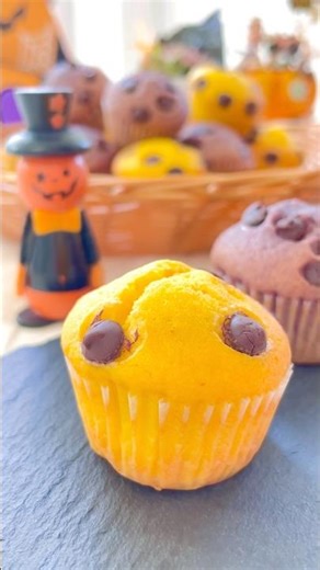 ハロウィン🎃2色のミニカップケーキ #簡単レシピ #混ぜて焼くだけ #ハロウィンレシピ #カップケーキ