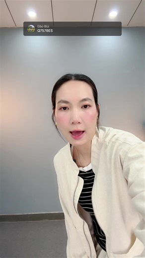 22K views · 76 reactions |  Khoát LINEN này hót lắm luôn đó mấy nàng. Mà thật sự tiếc là TP chỉ còn size L và XL thôi à. ✅퐁퐀̉퐍퐆 퐒퐈퐙퐄: L dưới 65kg - ngang 57 - dài 56 XL dưới 70kg - ngang 60 - dài 58 ✅ 퐌퐀̃ 퐒퐏: K250  퐂퐚́퐜퐡 퐂퐡퐨̂́퐭: K250L - K250XL THAM GIÁ NHÓM THÀNH VIÊN GIÚP E NHA ❤️ https://www.messenger.com/channel/phuongxuatchuan | Thanh Phượng VNXK | Facebook
