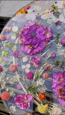 16" Botanical Resin Side Table – Real Flowers, Butterfly, Gold Base - Etsy
