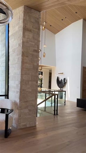 Raykon Construction on Instagram: "This is the definition of a mountain home in case you were wondering. Design @interiorconceptsdesignhouse Architect @upwalldesign Featured in @uvparade #views #mountainmodern"