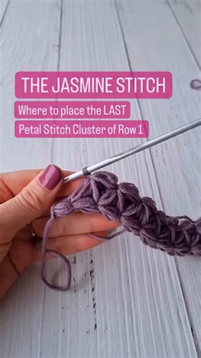 Makalani Sæther | Jasmine Patterns, Tutorials & Membership 🌸 on Instagram: "WHERE to place the LAST Petal Stitch Cluster of Row 1 when working the Jasmine Stitch🌸💕 You fasten the very last petal of row 1 in the FRIST chain stitch you made when starting the very first petal on the foundation row. 🌸 Petal 1 Pull the loop on your hook up to about 2 cm. Yarn over (YO). Insert hook through sc on top of the last petal you made (flower center 1). YO and pull up a loop. You have 3 loops on hook. Str