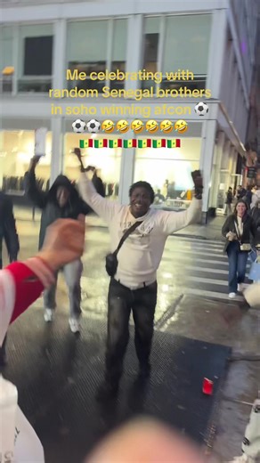 U can’t make this up I love New York they was selling me fake LV too 🤣🤣🤣 #afcon #senegal