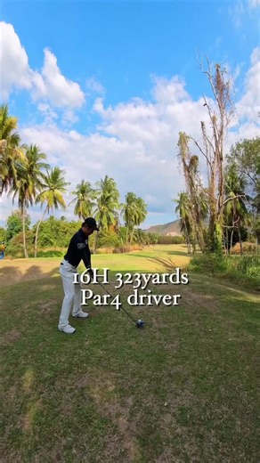 嘘だろ…2打目のアプローチが… 16H 323yards Par4 ⛳️Mountain Shadow Golf Club 📍エリア・チョンブリー バンコクからチョンブリ方面に1時間強、シラチャーから約20分の場所にある18ホールのゴルフ場。 ドライビングレンジ・なし パッティンググリーン・あり 💳プレー料金（2月） グリーンフィー・600B カート・500B キャディ・400B（チップ） 📄予約サイトはGo Golf さんを使わせてもらいました！ 日本語対応でLINEで予約できるのでとても簡単です。タイでゴルフしたい方は是非🇹🇭 ・ーーーーーーーーーーーーーーーーーーーーー・ Missed filming my approach on the second shot… 😅 Hole 16 – 323 yards / Par 4 ⛳️Mountain Shadow Golf Club 📍Location – Chonburi Area This 18-hole golf course is located a little over 1 hour from Bangkok