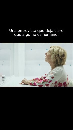 mov.culture on Instagram: "The Signal (2014) Una película que parte como un misterio tecnológico y poco a poco se transforma en algo mucho más grande y extraño. The Signal juega con las expectativas del sci-fi tradicional y se permite cambiar de rumbo cuando menos lo esperas, apoyándose más en lo visual y en la atmósfera que en las respuestas fáciles. No es una historia perfecta, pero sí una de esas que sorprenden justamente porque no siguen el camino obvio. Ideal para quienes disfrutan el sci-f