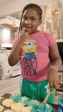 my granddaughter's making cupcakes for girls weekend part 2
