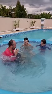 298K views · 10K reactions | Oi meus amados seguidores! Estou aqui no nosso pedacinho verde curtindo as férias. A mamãe aproveita até as brincadeiras pra estimular o meu desenvolvimento. Um lindo dia pra vcs. Beijos! | Enrico rico de amor | Facebook