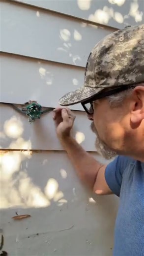 Detach your garden hoses from the outdoor hose faucets before winter sets in. | Big Ben Inspections