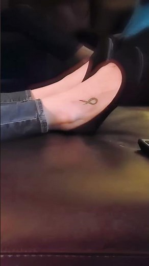 Black flats sitting on the couch #BlackFlats #Flats #Candid #Shoes