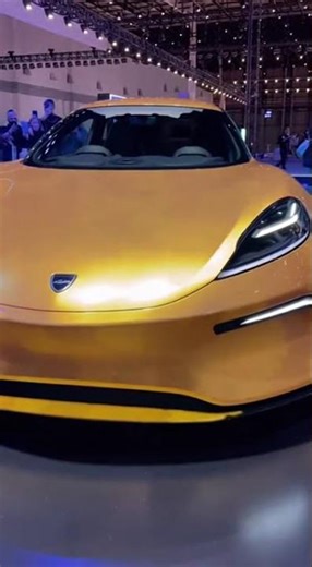 Mesmerizing Color-Shifting Car