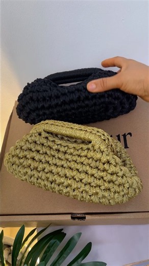 Crochet Clutch never goes out of style | How to crochet clutch #crochetbag