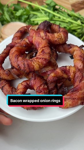Say “YUM” if you would eat these Bacon Wrapped Onion Rings 🥓🧅😋 How to make them: Slice an onion into THICC rings. Wrap with bacon and air fry @ 400F for 10-12 mins. Serve with your sauce & enjoy! For the sauce: Mix 1 tbsp sugar free ketchup, 2 tbsp mayo, 1 tsp horseradish with a pinch of salt, pepper, paprika, garlic powder, oregano & cayenne pepper to taste.
