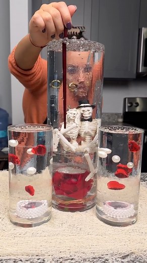 95K views · 108 reactions | Easy Halloween Wedding table decoration I made a very easy and fun Halloween Wedding table decoration. I hope this inspires you to make your own.  This video was produced by Network Media and Cirqnamics | Fix and Feast | Facebook