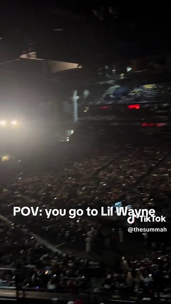 75 minutes after 2 Chains ended his set, Lil Wayne’s DJ finally came on….then he played Dolly for 925 #lilwayne #2chainz #nashville #dollyparton #925