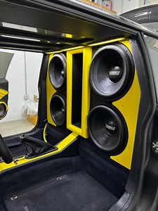 10 anni e non sentirli . Bella come il primo giorno questa esclusivissima mini Cooper del caro amico ENZO. Abbiamo fatto qualche piccolo Up grade senza stravolgere nulla. Presto vi mostrerò le altre personalizzazioni ..#turbosoundfabrication #customcaraudio #caraudiofab #caraudiofabrication #caraudio #carstereo #carlifestyle #tuningcar #cartuning #carhifi #hificar #subwoofers #subwoofer #customdoorpanels #customcar #instacar #carfabrication #mobilesolutions #basshead #audiosystem #caraudiosystem