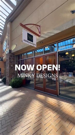 NOW OPEN AT TRAVERSE ❄️ MINKY DESIGNS ❄️ in Suite 266 Utah cold is coming, and it’s time to get cozy! 🛋️ Stop by Suite 266 for ultra-soft blankets, socks, and home comfort must-haves. 🌟 PLUS everything is 30% OFF storewide right now! 🌟 Perfect for holiday gifting 🎁 or keeping warm on chilly nights. Come feel the softness before winter really hits! 🫶 #traverseoutlets #utahshopping #outletshopping #utahoutlets #outletdeals #shopandsave #lehiutah #minkydesigns #minkyblanket #minky #minkyfabric