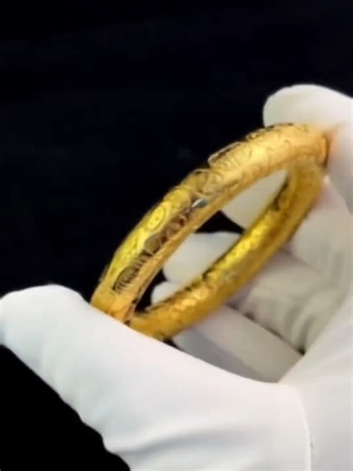 Exquisite 282g Gold Bracelet with Blessings