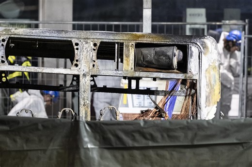Neuf personnes se trouvaient à bord du car postal qui a pris feu à Chiètres | RTS