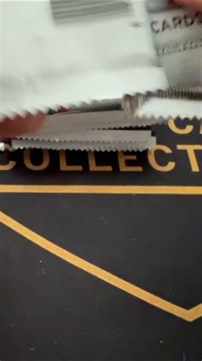 Got a bonus auto out of a box of 2025 Chrome Update and it was a good one. @CardPurchaser