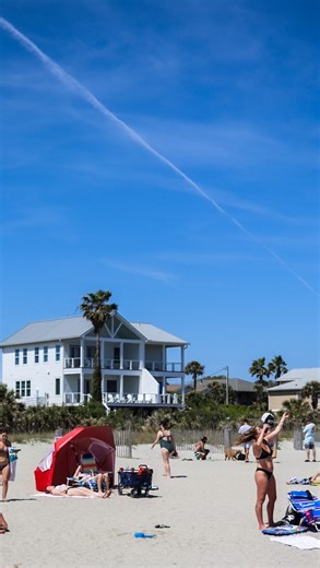 Hidden Gems in the US 💎 on Instagram: "These 6 charming places in the South feel straight out of a movie ✨ Mossy streets, quiet coastal towns, historic charm, and peaceful nature escapes. 🌿 From Savannah & Charleston to Beaufort, Bluffton, Cypress Gardens, and the Blue Ridge Mountains — pure Southern charm, start to finish. Perfect for anyone planning a Southern road trip or looking for hidden gems. 🤍 Which stop would you visit first? ⬇️ Southern travel inspiration · Hidden gems in the South