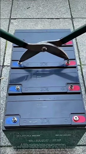 Simple battery test method: scissor conductivity test