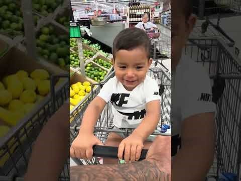 Santhiago no quiere que su mamá empuje el carrito él sabe que esto es de nosotros💙🥰 #hijos
