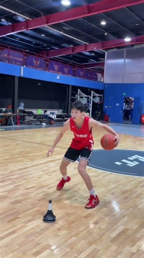 掌握3种独特运球组合 - 提升你的比赛