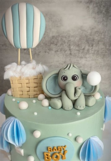 Baby Elephant လေးလို ချစ်စရာကောင်းတဲ့ baby လေး​တို့အတွက် dumbo inspired cake လေးကို မိတ်ဆတ် လိုက်ပါပြီ။ 🐘 #dumbo #sagegreen #adorableanimals #fondantcake