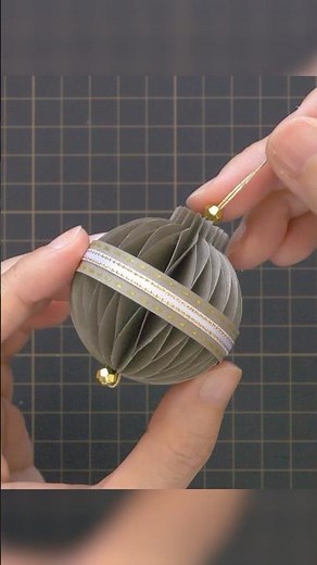 紙で作る！クリスマスのボールオーナメントの作り方 - How to Make Paper Ornaments for Christmas #紙工作ぺん #diycrafts
