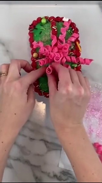 Easy Fondant Curled Ribbon Bow Topper for Cakes: Step-by-Step Tutorial