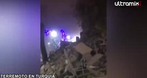 2 MINUTES AGO, A POWERFUL EARTHQUAKE OF MAGNITUDE 7.9 STRIKES TURKEY, FALLING HOUSES AND BUILDINGS