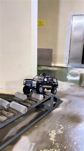 Controlling a real RC crawler from my sim rig!#simracing #rccrawler #simrig #fpvrc #rctruck