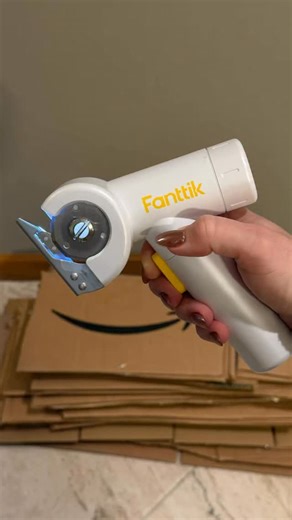 Mandy Starin | Amazon Finds + Home Decor + Lifestyle on Instagram: "Comment ”shop” below, and I will send you the details to this awesome box cutter! No more stomping on boxes or trying to get them fit into the recycling bin!! #fantik #electricboxcutter #boxcutter #electricscissors #amazon #amazonhome #gadget"