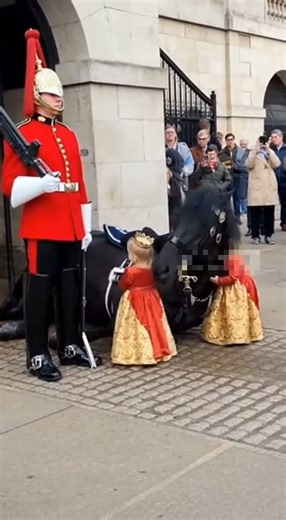 💞Children and animals have an incredible connection🫂#animals #youtubeshorts #shortsvideo #h #tourist