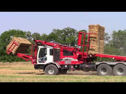 Stinger 8500 Bale Stacker Straw Bales