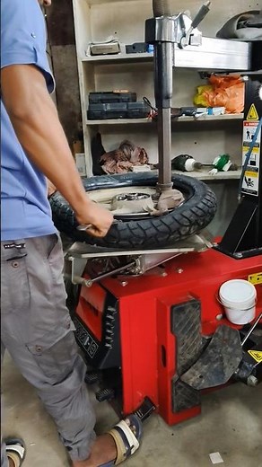 “Bike New Tyre Fitting | Perfect Install with Tyre Changer Machine | Raju Tyre Repairing”#viralshort