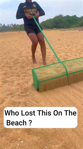 Whose Comb Did I Find Buried in the Sand?! 🤔 #fishing #beach #beachmoney #treasurehunting