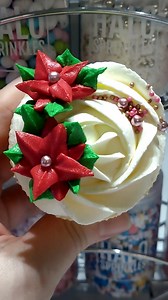 674K views · 2.3K reactions | Cupcake Piping Techniques for Beginners Part 33 Ideas for Christmas #Christmas #cake #cupcakes | Rachels Enchanting Cakes | Facebook