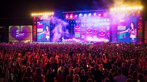 Ημέρα Θετικής Ενέργειας 2025: Τι συνέβη στη μεγαλύτερη γιορτή των 20 χρόνων της Amita Motion; 70.000 θεατές έζησαν την πιο θετική βραδιά (Εικόνες &  Βίντεο)