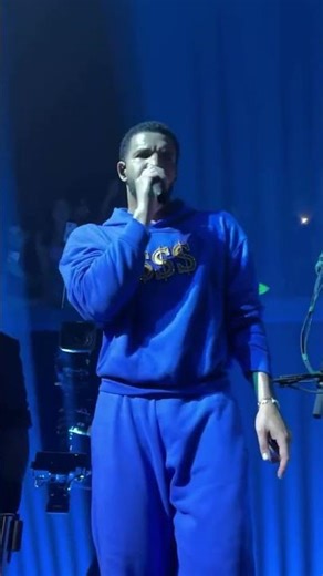 Drake On Stage – Incredible Live Energy