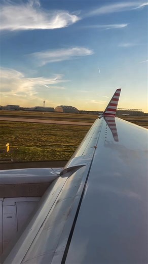 What a moment After 35 years this was the final Condor 757 landing #farewell757 What a historic day. After 35 years of B757 operations Condor turned into an All-Airbus operator. For the final landing we got the best possible weather Danke 757. ........ 📌Condor ✈️Boeing 757-330 📌D-ABOM 📌Plane age: 25.5 years 📌Serial number: 29022 📌Frankfurt Airport FRA/EDDF .............. @condorairlines @boeing @frankfurtairport @henaviation #condor #condorcrew #condor757 #boeing #boeinglovers #boeing757 #b