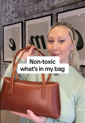 The clean, non-toxic goodies I never leave the house without! #nontoxic #nontoxicswaps #lowtoxic #lowtoxliving #nontoxicliving