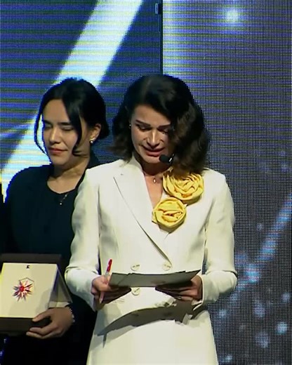 Anadolu Ajansı on Instagram: "❝Biz her türlü yola başvuracağız. İnşallah, Ali'yi sana da bize de kavuşturacağız❞⁠ ⁠ Gazze'de görevde olan AA foto muhabiri Ali Jadallah'ın eşi Dua İsavi'nin eşinin yanında olması temennisine Cumhurbaşkanı Erdoğan yanıt verdi⁠ ⁠ Dua İsavi, ayrıca Türk hükümetine, Türkiye Cumhuriyeti'ne, Türk halkına ve Anadolu Ajansı’na yardımlarından dolayı teşekkür etti⁠ ⁠ #anadoluajansi #anadolu"