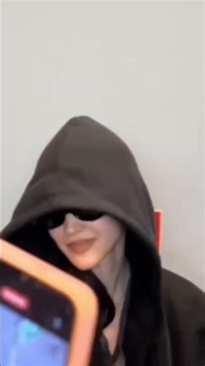 Así fue la llegada de Damiano David a Chile junto a su novia Dove Cameron