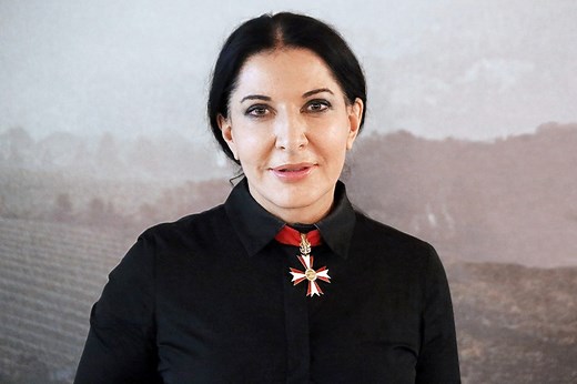 "Rhythm 0" - Analysis of Marina Abramović's Performance Art