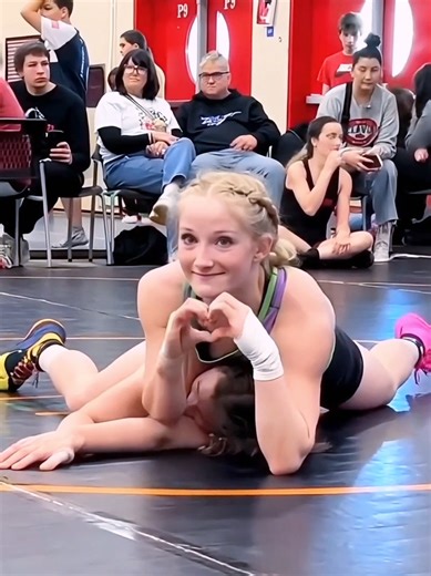 A Thrilling Women's Wrestling Match #grapplinggirls #wrestlinggirl #wwewomen #struggling #tiktok