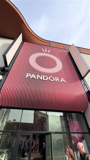 Explore the New Pandora Flagship Store in Las Vegas