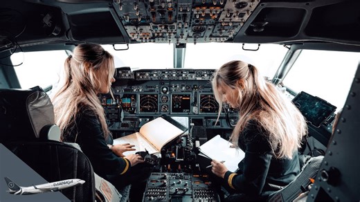 Who really flies the plane? Captain, first officer & second officer | The differences DutchPilotGirl